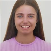 Soy una persona habladora y me gusta trabajar en equipo. Mis clases se adaptan a las necesidades de cada alumno.